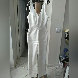 NWOT SUPER DOWN White V-Neck Sleeveless Jumpsuit Front Slit (SEXY) SZ. XS Pocket